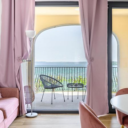 Casa Vacanze Maddalena - Palazzetto Sul Lago - Diamante Rosa Marta Rom bilde