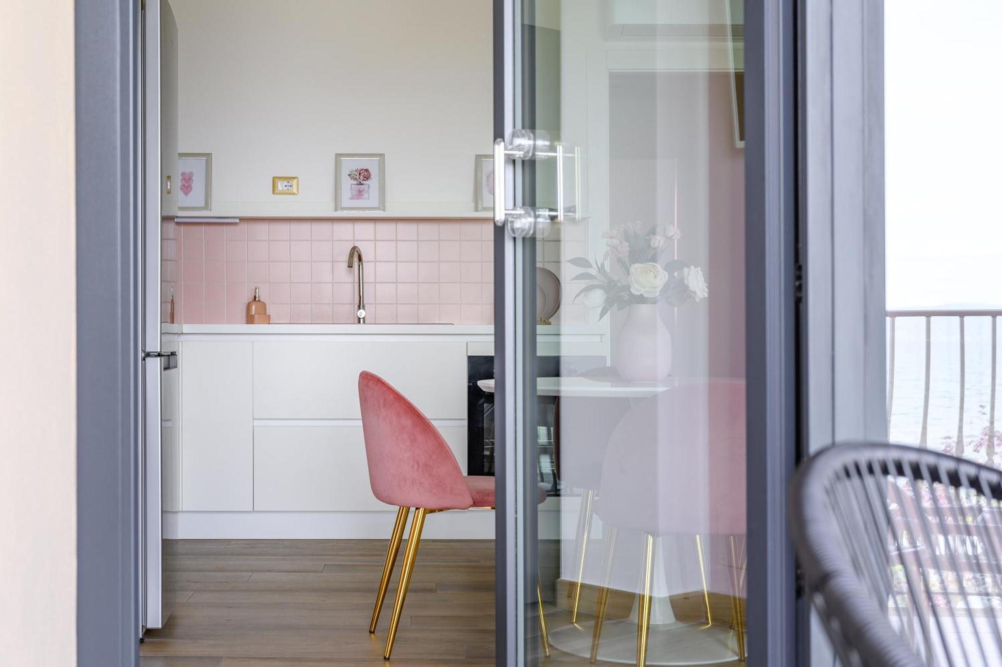 Casa Vacanze Maddalena - Palazzetto Sul Lago - Diamante Rosa Marta Eksteriør bilde