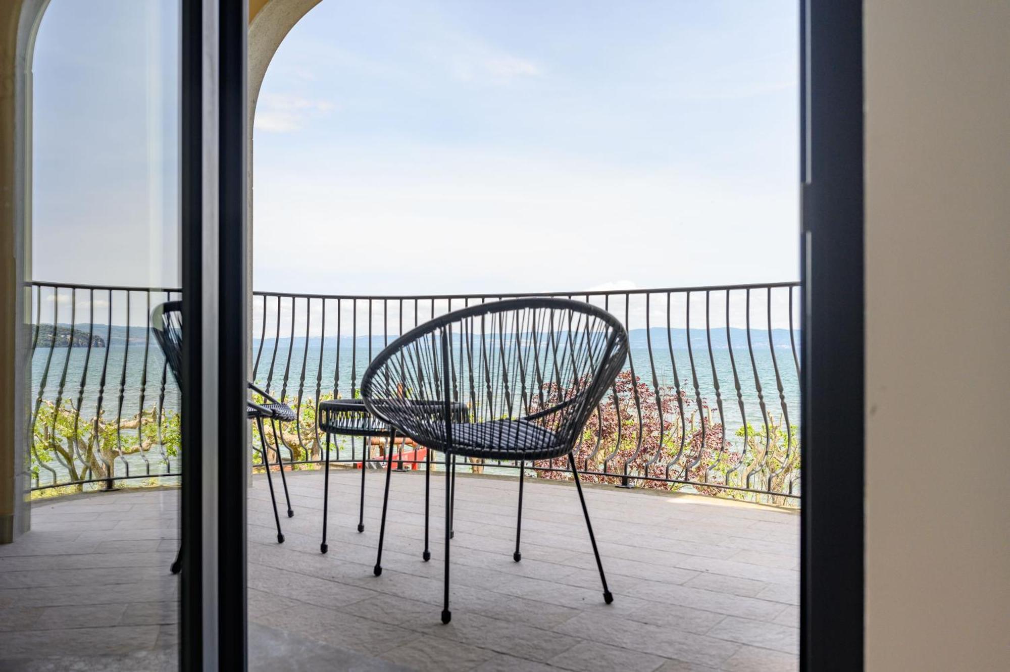 Casa Vacanze Maddalena - Palazzetto Sul Lago - Diamante Rosa Marta Eksteriør bilde